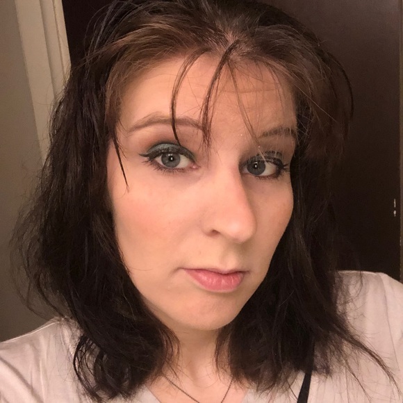 Meet your Posher, Dani - Picture 2 of 2